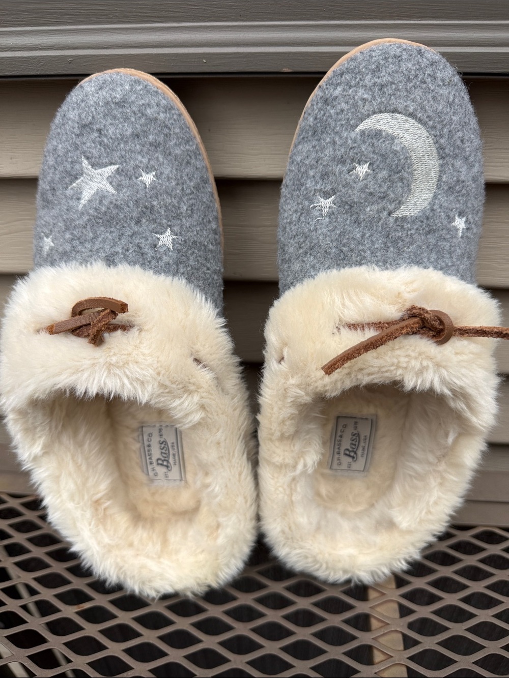 G.H. Bass & Co. Grey Felt Moon & Star Faux-Fur Mule Slippers Dize 8